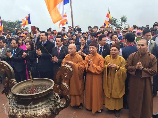 Gần 40.000 du khách dự lễ hội xuân Ngọa Vân ảnh 1